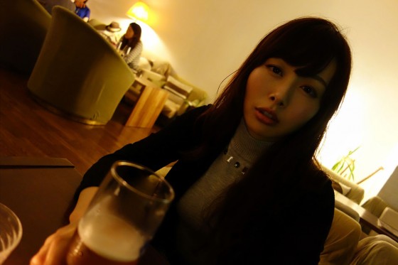 美女とビール
