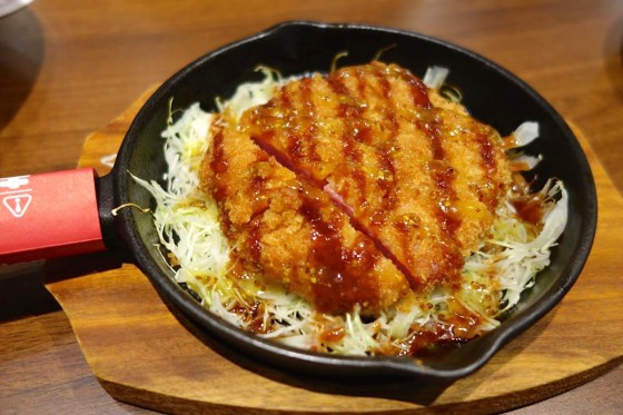 鉄板ハムカツステーキ(880円)