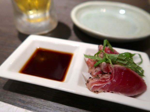 お通しはマグロのハラミかな?