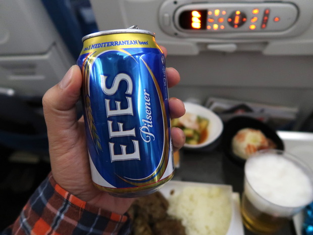 機内食でEFES Pilsen