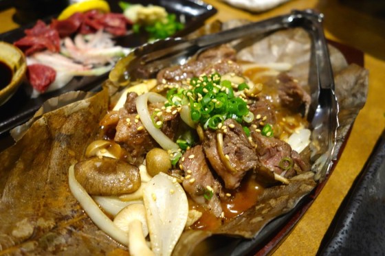 牛ハラミときのこの朴葉味噌焼