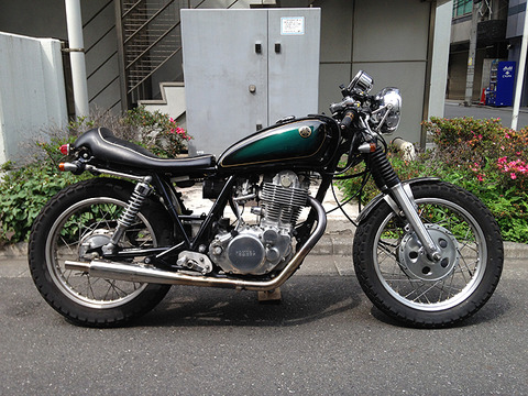 SR400 カフェレーサー！訳あり特価！ペイトンパーツ多数