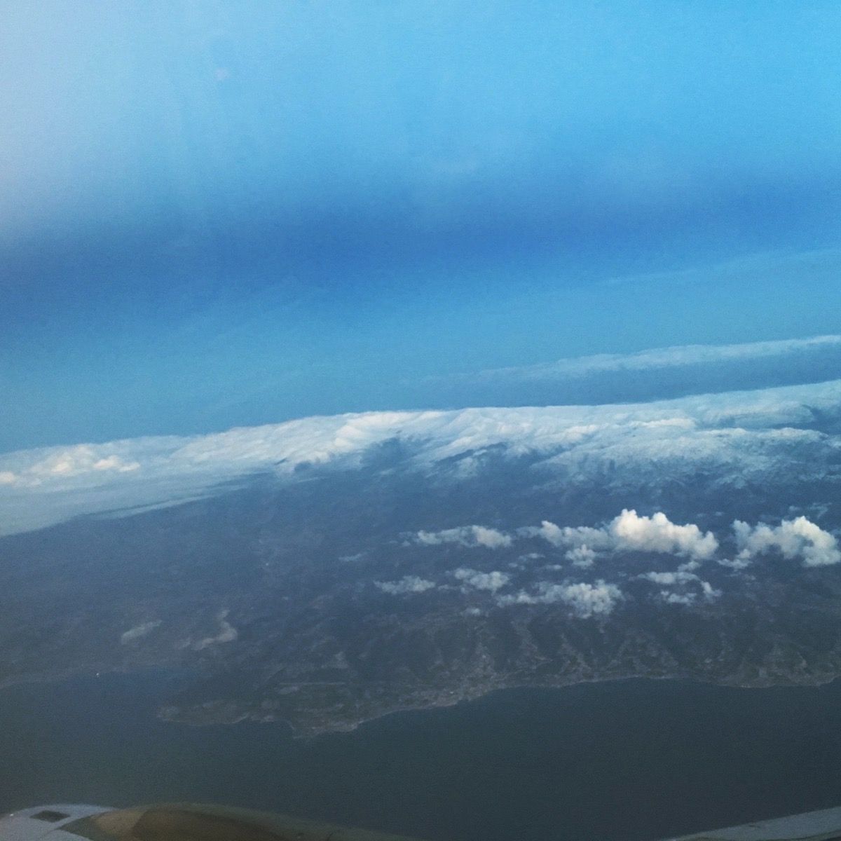 地中海と雪山