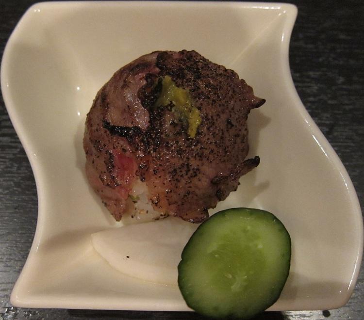 黒毛和牛の炙り手まり寿司