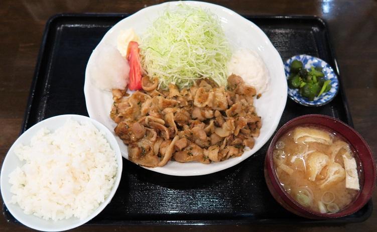 御飯・味噌汁・キャベツお替り無料サービス