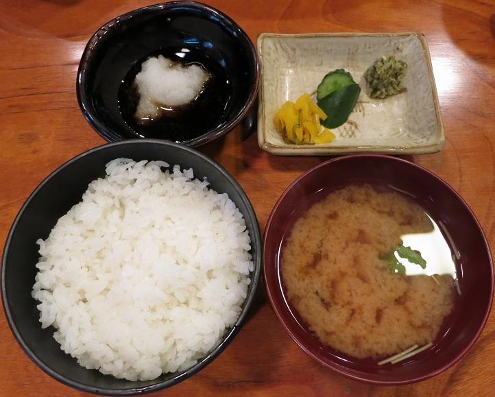 御飯・味噌汁