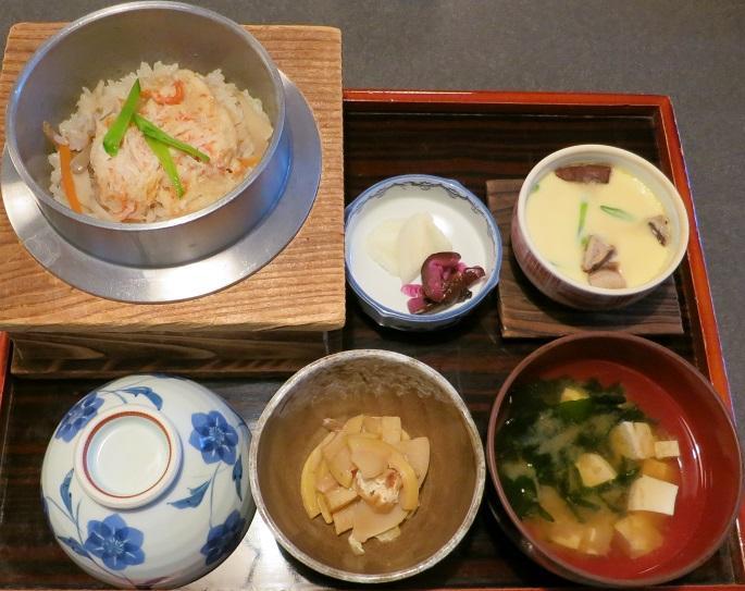 煮物・茶碗蒸し・香の物・味噌汁付