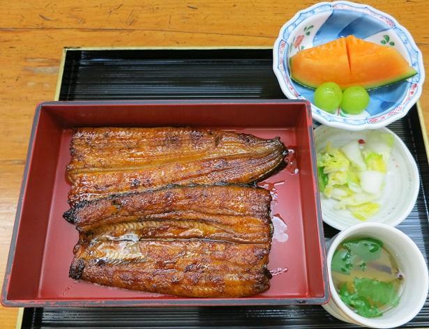 蒲焼の下に御飯