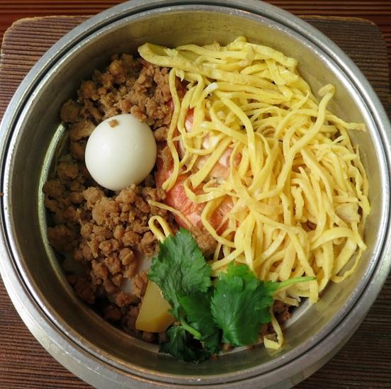 五目釜飯アップ