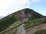 五竜山荘を見下ろす