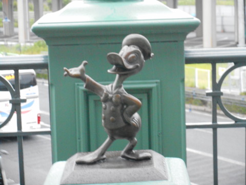 ペデストリアンデッキのブロンズ像 ぱーと1 : Disney magical Diary！