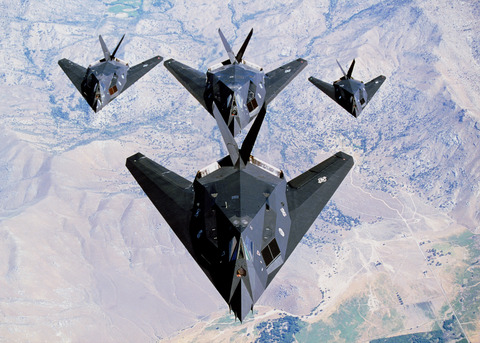 USAF_F-117_Nighthawk_formation_(1)