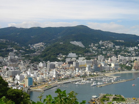 1024px-View_of_Atami