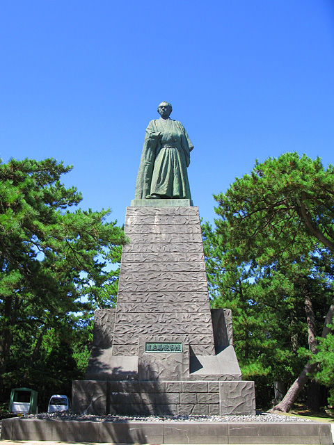 Kochi_Katsurahama_Sakamoto_Ryoma_Statue_1