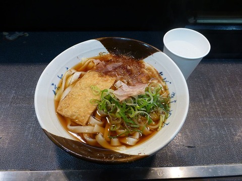 Kishimen_in_Nagoya_station(名古屋駅のきしめん)