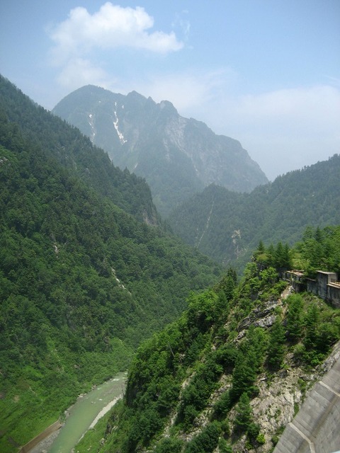 Kurobe_kyokoku_view_from_Kurobe_Dam