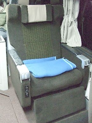Nishitetsu_bus_0001_Premium_seat
