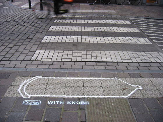 street-ads-durex-knobs