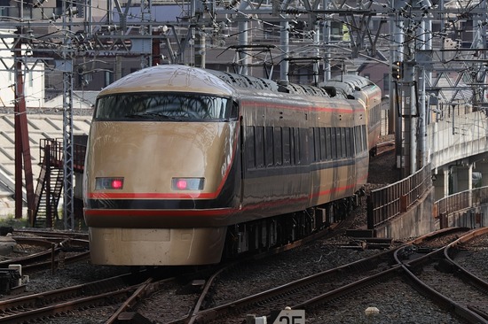 6104
