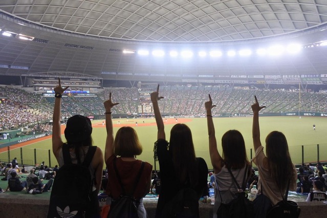 Uni-Girls in Japan
