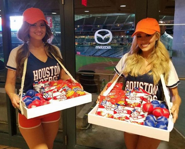 2016-Baseball-cigarette-girls