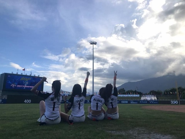 Uni Girls COOL