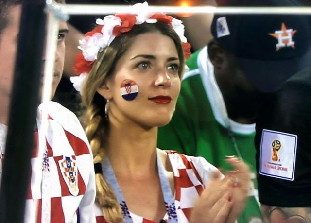 Photos of Hot Female Fans of FIFA World Cup 2018 (24) (1)