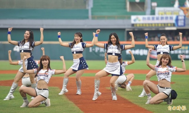 Uni Girls & Blue Legends