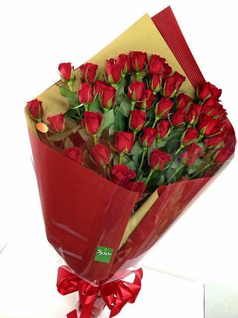 44本の赤いバラの花束