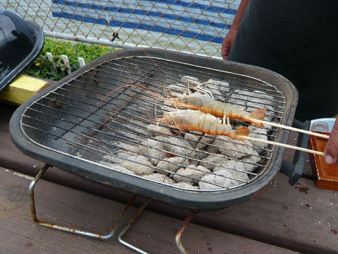 エビ釣りツアー ロミーズ エビを焼いてくれる2