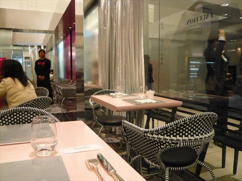 フォション パリ ル・カフェ 店内