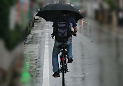 台風17号接近と傘| 探偵事件簿-福岡