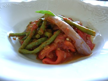 haricot longue a la sauce tomate