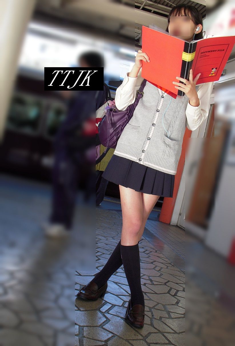 jkking 盗撮画像 駅で電車を待つJKを盗撮したったww part3 - エロ画像が見たい！！～エロ画像まとめサイト～