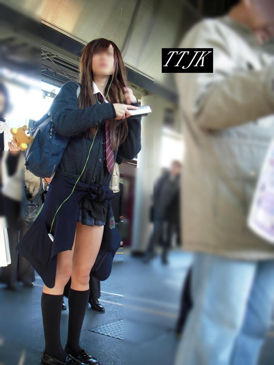 ttjk盗撮画像 駅で電車を待つJKを盗撮したったww part2 - エロ画像が見たい！！～エロ画像まとめサイト～