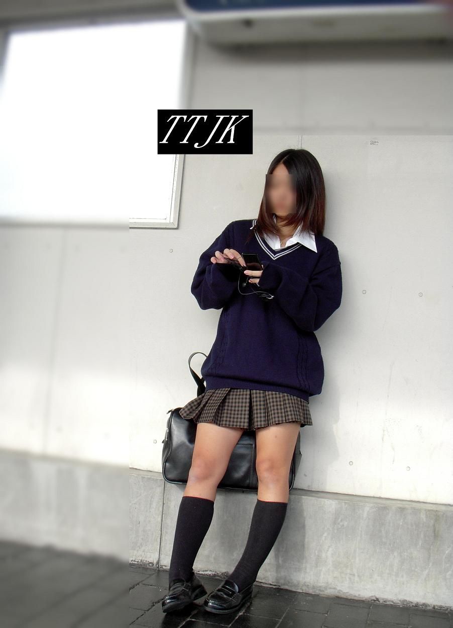 ttjk盗撮画像 駅で電車を待つJKを盗撮したったww part1 - エロ画像が見たい！！～エロ画像まとめサイト～
