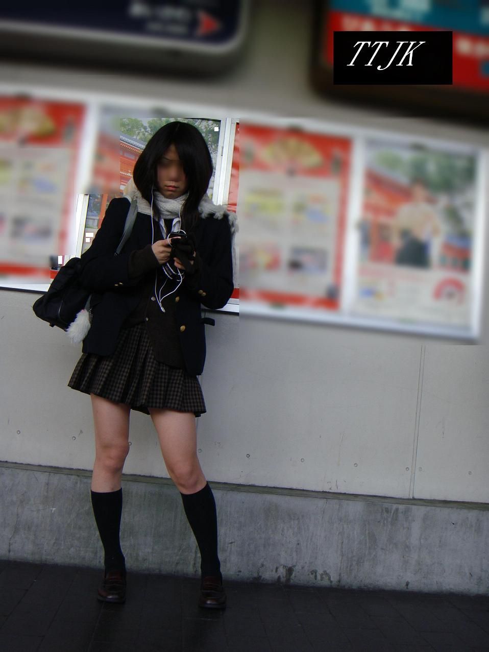ttjk盗撮画像 駅で電車を待つJKを盗撮したったww part1 - エロ画像が見たい！！～エロ画像まとめサイト～