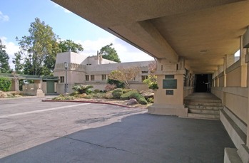 burns_entrance