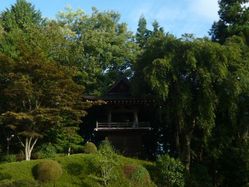 山寺の鐘突き堂