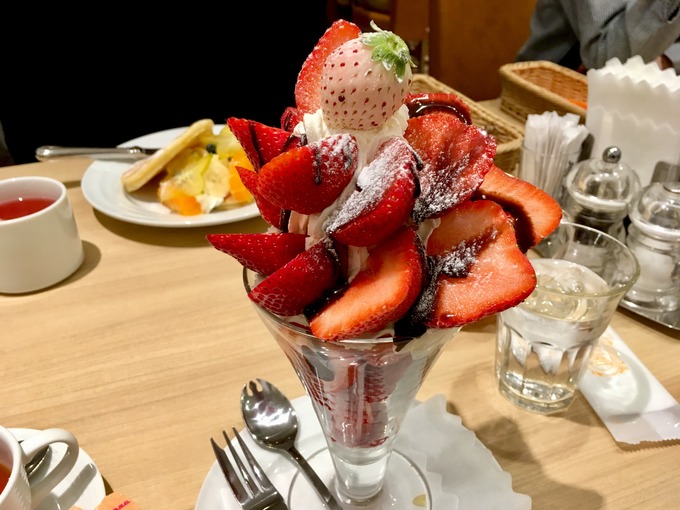 果実園リーベル あまおうパフェ いちご