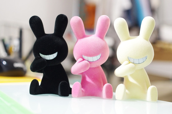 □INSTINCTOYクオリティのフロッキー加工を施されたBLACK RABBiT : に