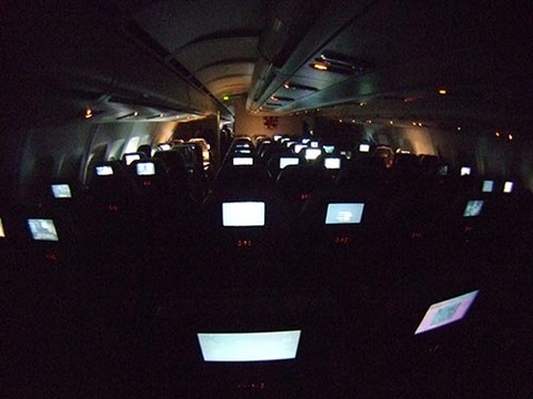 s2008_1221_1417_DSCF5664飛行機内