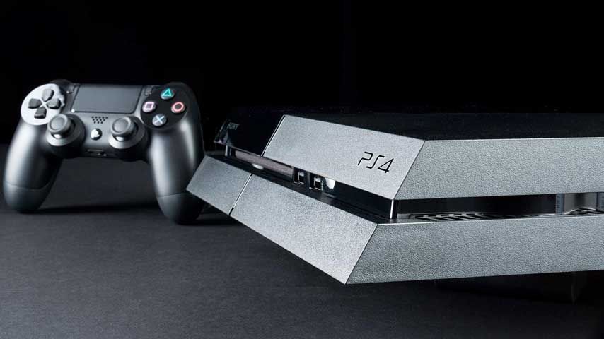 今PS4持ってる人は何のゲームやってるの？
