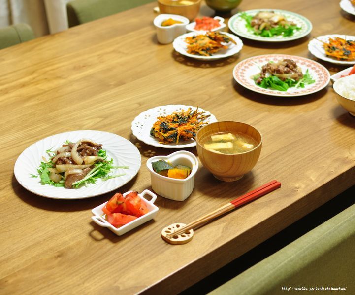 材料費40円くらい？（笑）にんじんとわかめのバリバリ揚げと、小さな  