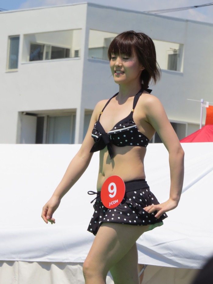 荻野目洋子　水着 
