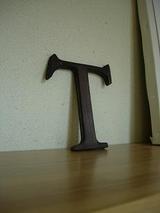 イニシャルはT