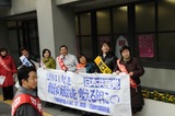 神戸市役所前にて