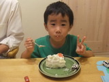 ケーキを食す長男