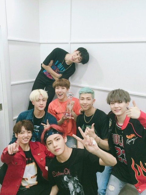 割引クーポン 5/13 MUSIC BANK！！1位おめでとう！！と5/14MUSIC CORE アイドルグッズ