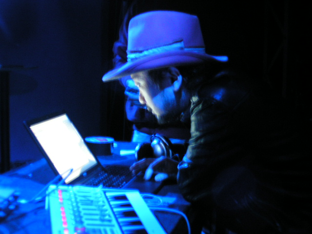 djtetra081228
